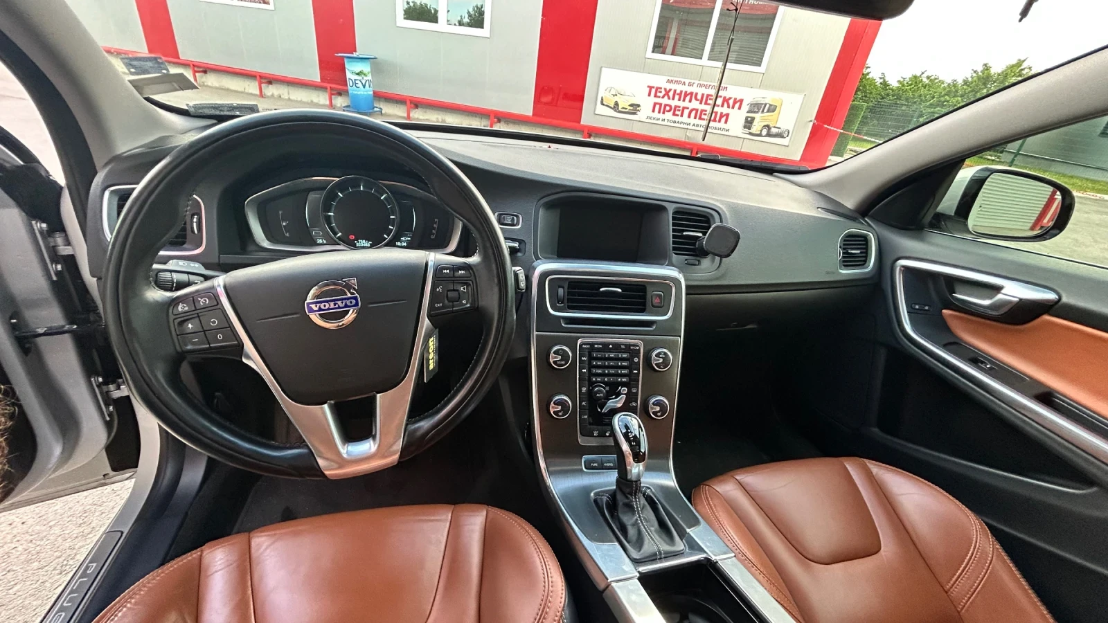 Volvo V60 PLUG-IN HYBRID, снимка 6 - Автомобили и джипове - 55105769