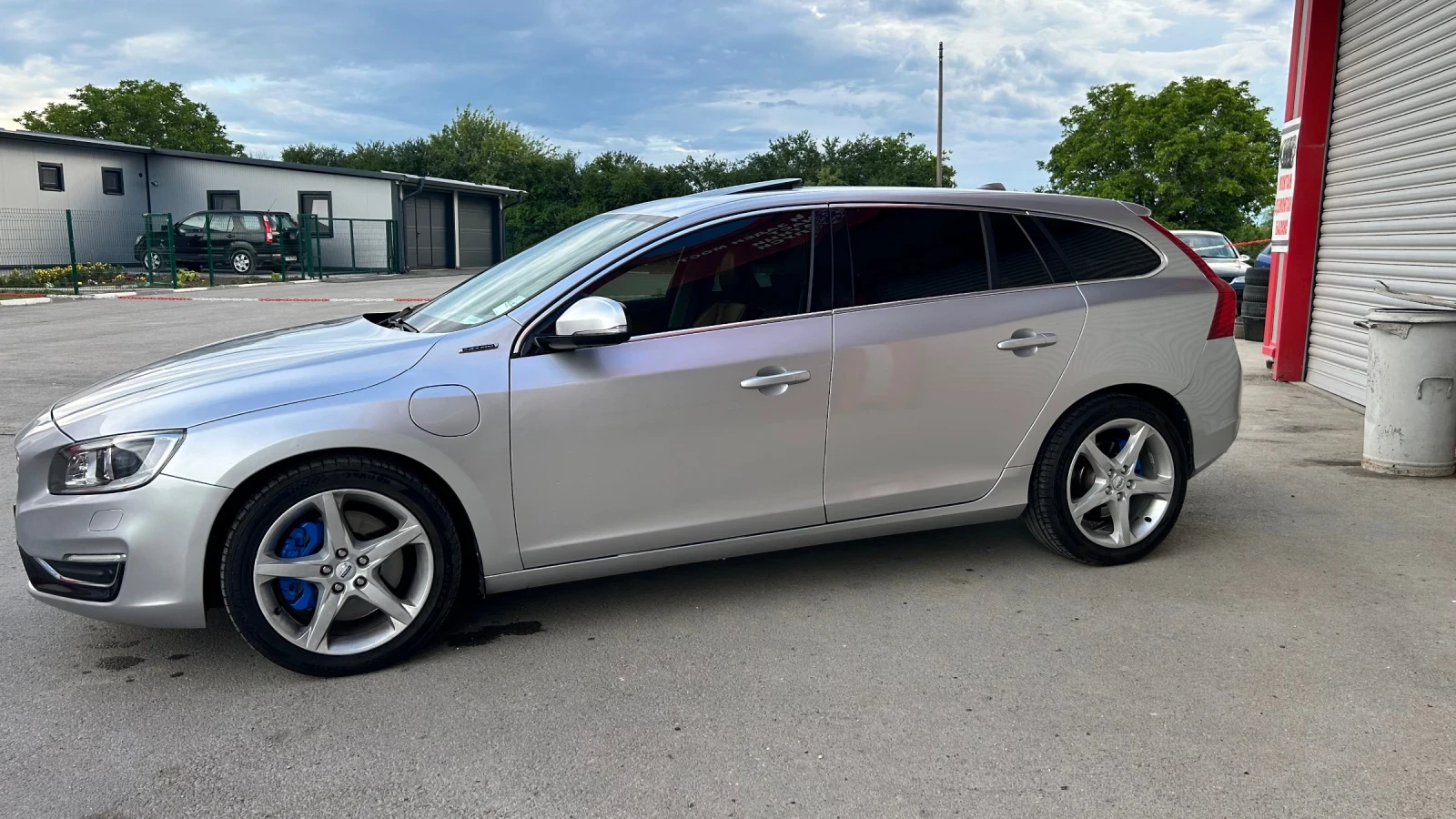 Volvo V60 PLUG-IN HYBRID, снимка 5 - Автомобили и джипове - 55105769