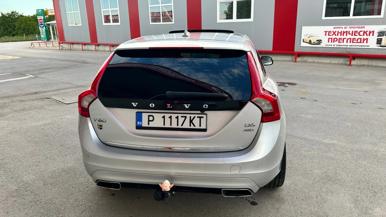 Volvo V60 PLUG-IN HYBRID, снимка 10 - Автомобили и джипове - 55105769