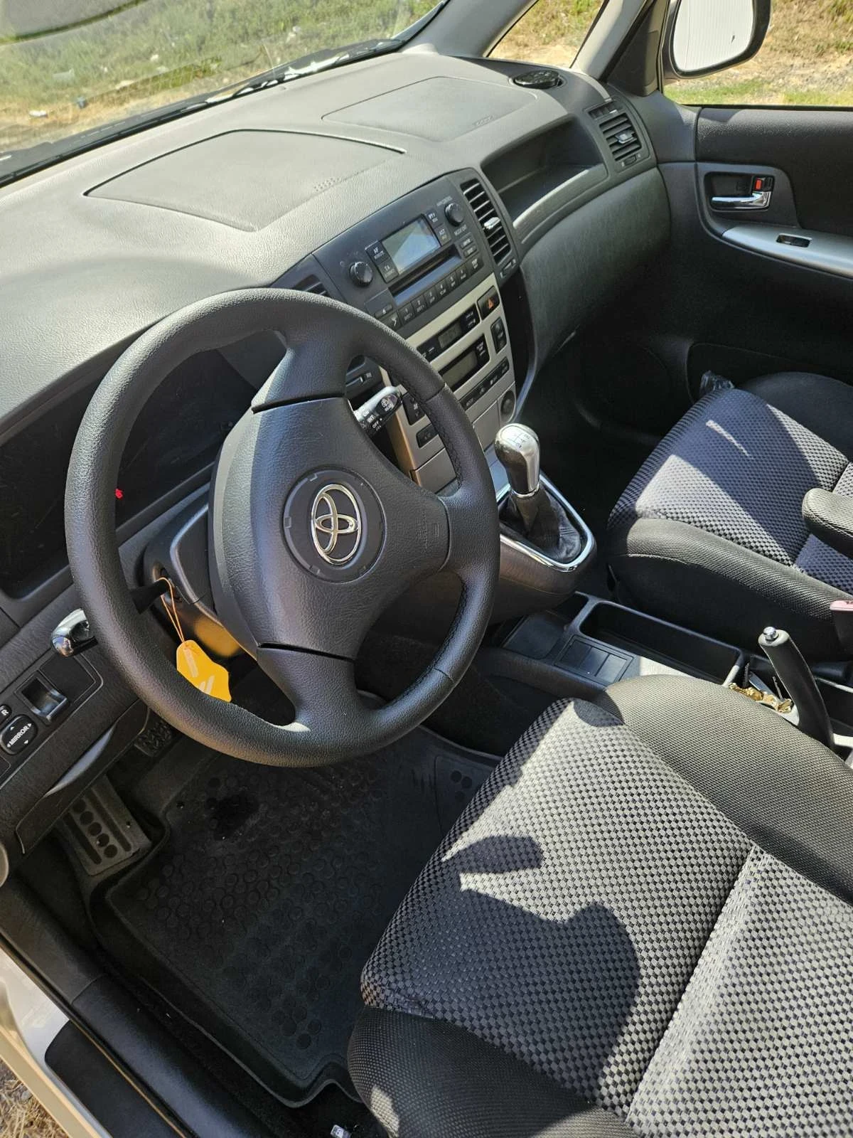 Toyota Corolla verso  - изображение 10