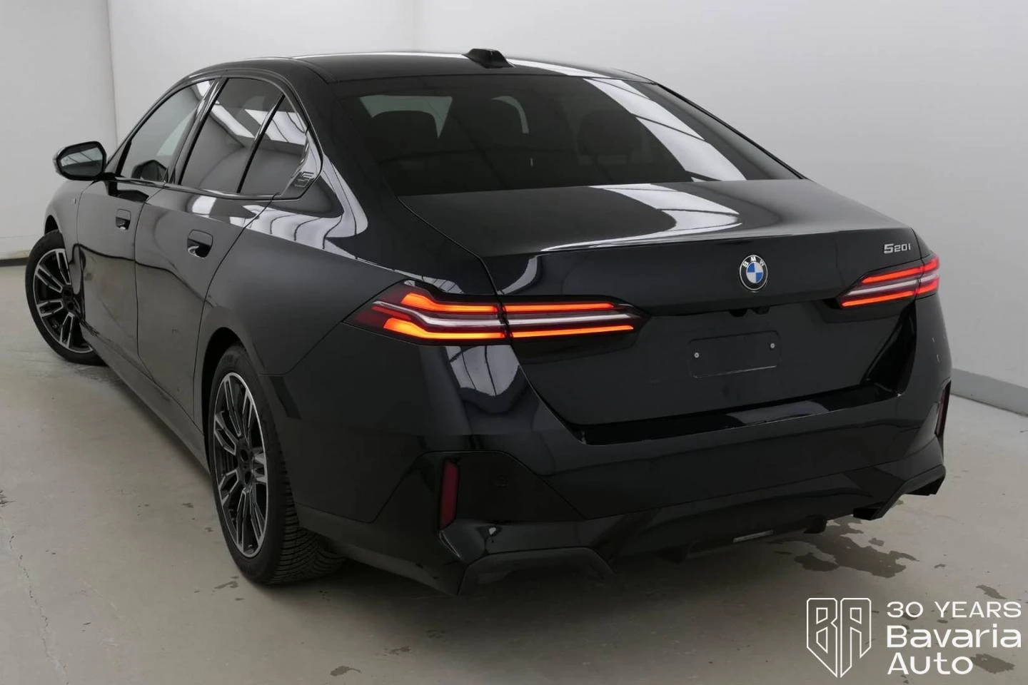 BMW 520 i M Sport Paket Steptronic - изображение 2