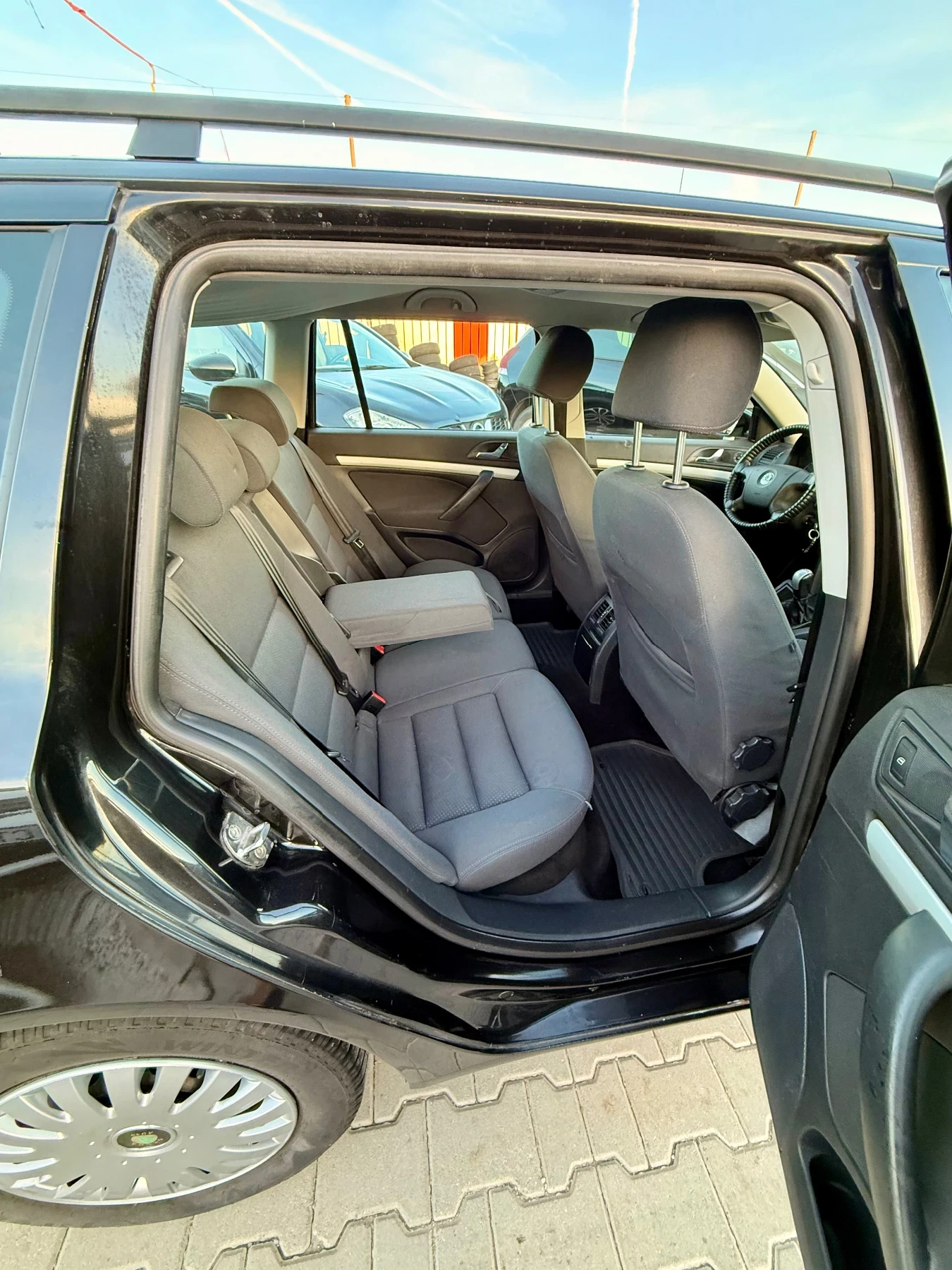 Skoda Octavia 1.9* 4х4* Всичко платено* Топ* 6 скорости* Бартер* - изображение 6