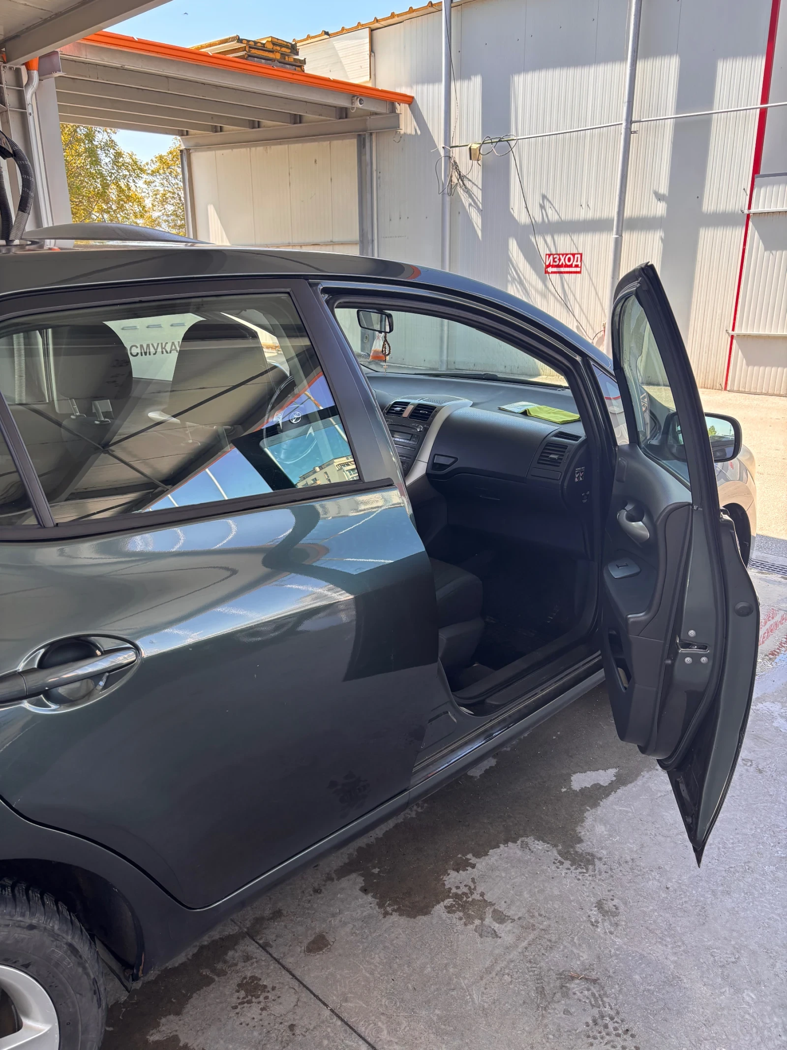 Toyota Auris 1.4D, снимка 4 - Автомобили и джипове - 54663621