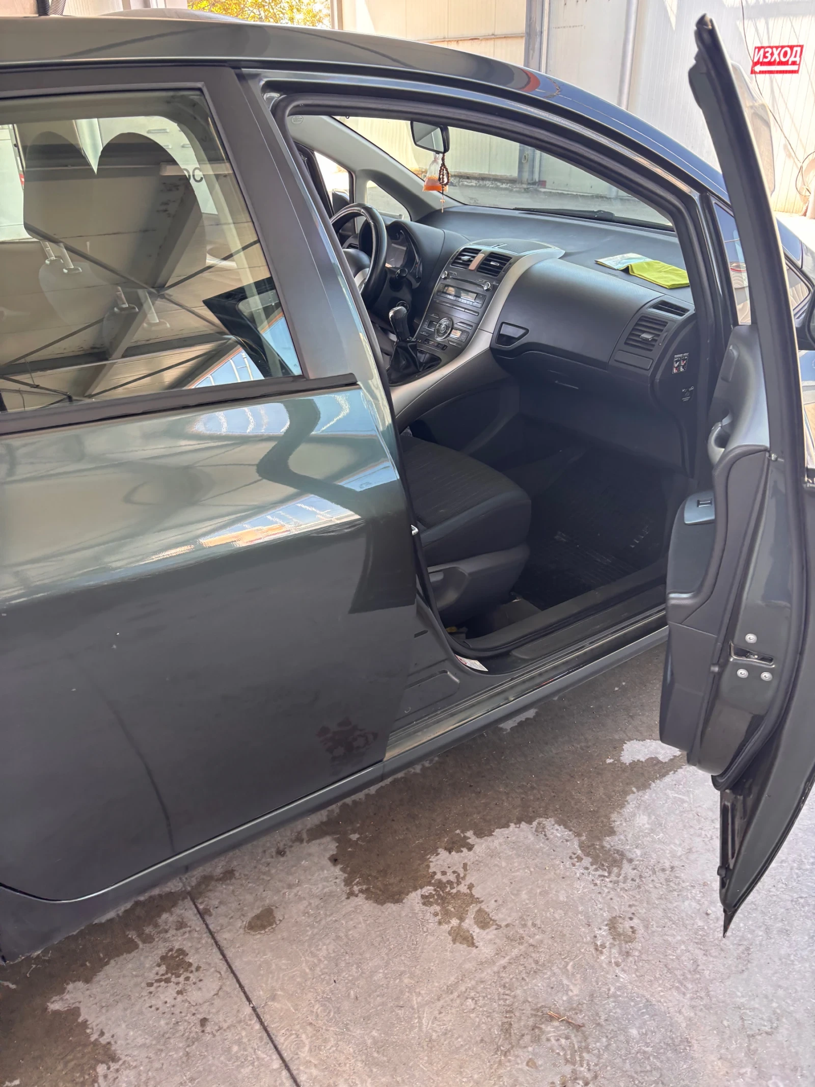Toyota Auris 1.4D, снимка 3 - Автомобили и джипове - 54663621