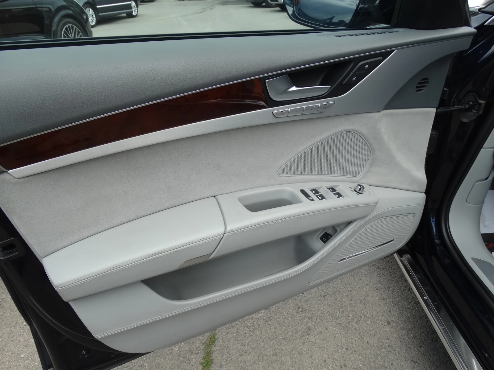 Audi A8 4.2 TFSI FULL LED, снимка 8 - Автомобили и джипове - 55141719