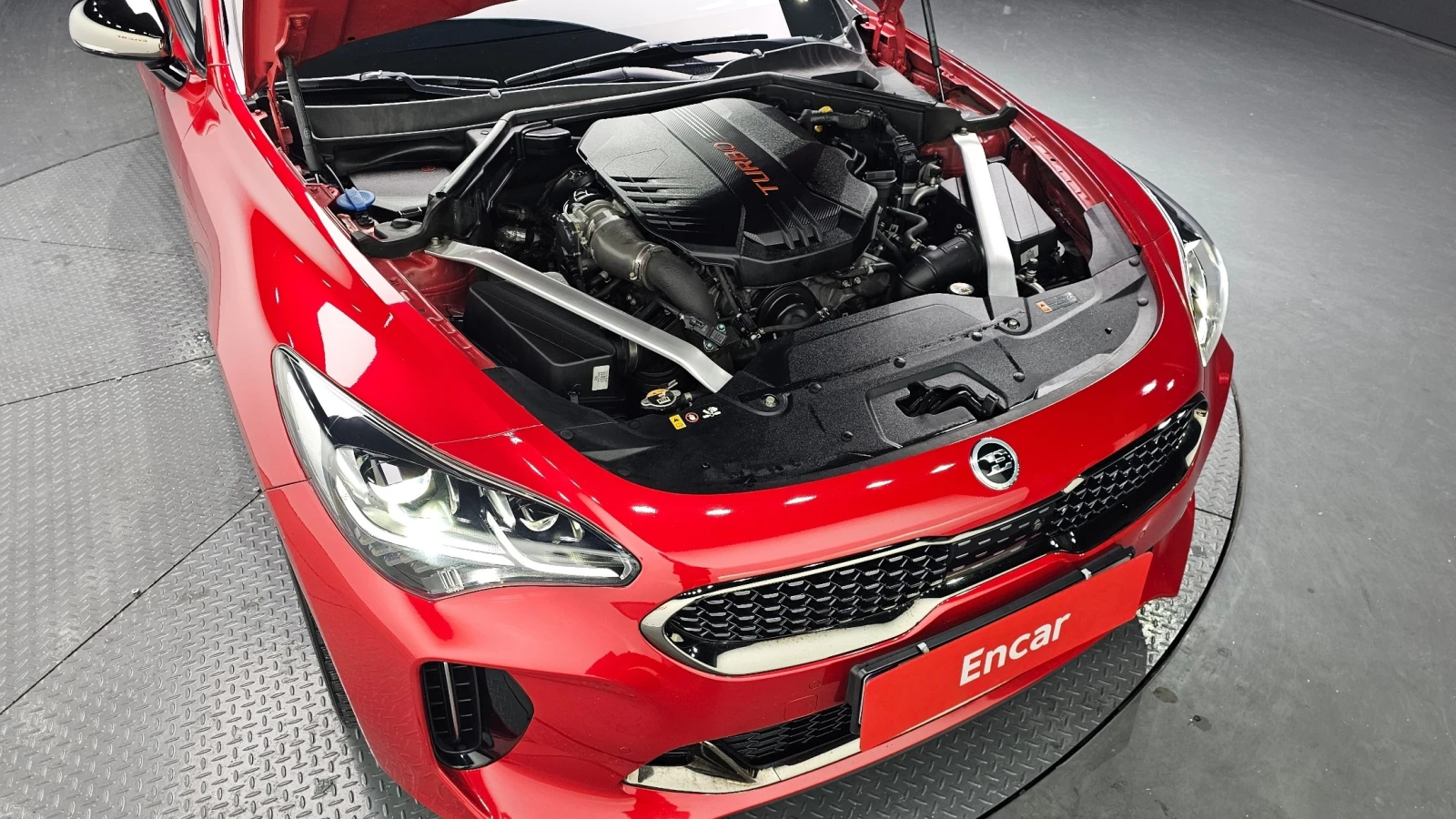 Kia Stinger 3.3 Turbo AWD* Pano* Обдух* HeadUp* 360* Без инцид, снимка 4 - Автомобили и джипове - 55529237