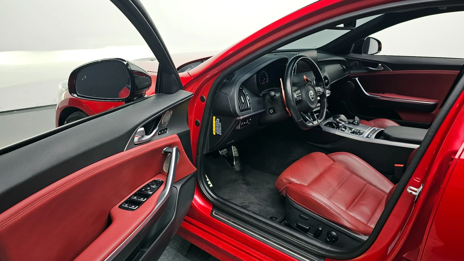 Kia Stinger 3.3 Turbo AWD* Pano* Обдух* HeadUp* 360* Без инцид, снимка 8 - Автомобили и джипове - 55529237
