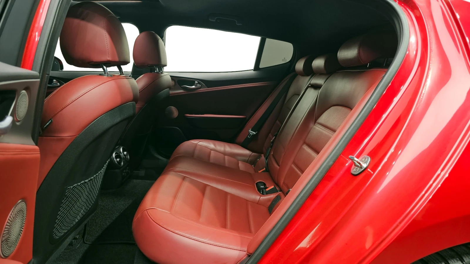 Kia Stinger 3.3 Turbo AWD* Pano* Обдух* HeadUp* 360* Без инцид, снимка 9 - Автомобили и джипове - 55529237