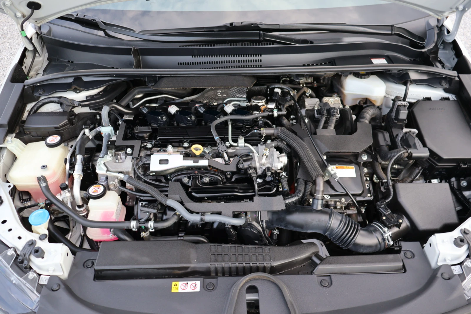 Toyota Corolla GR SPORT/НАПЪЛНО ОБСЛУЖЕНА СЪС ЗАВЕРЕНА ГАРАНЦИЯ/, снимка 17 - Автомобили и джипове - 55871955
