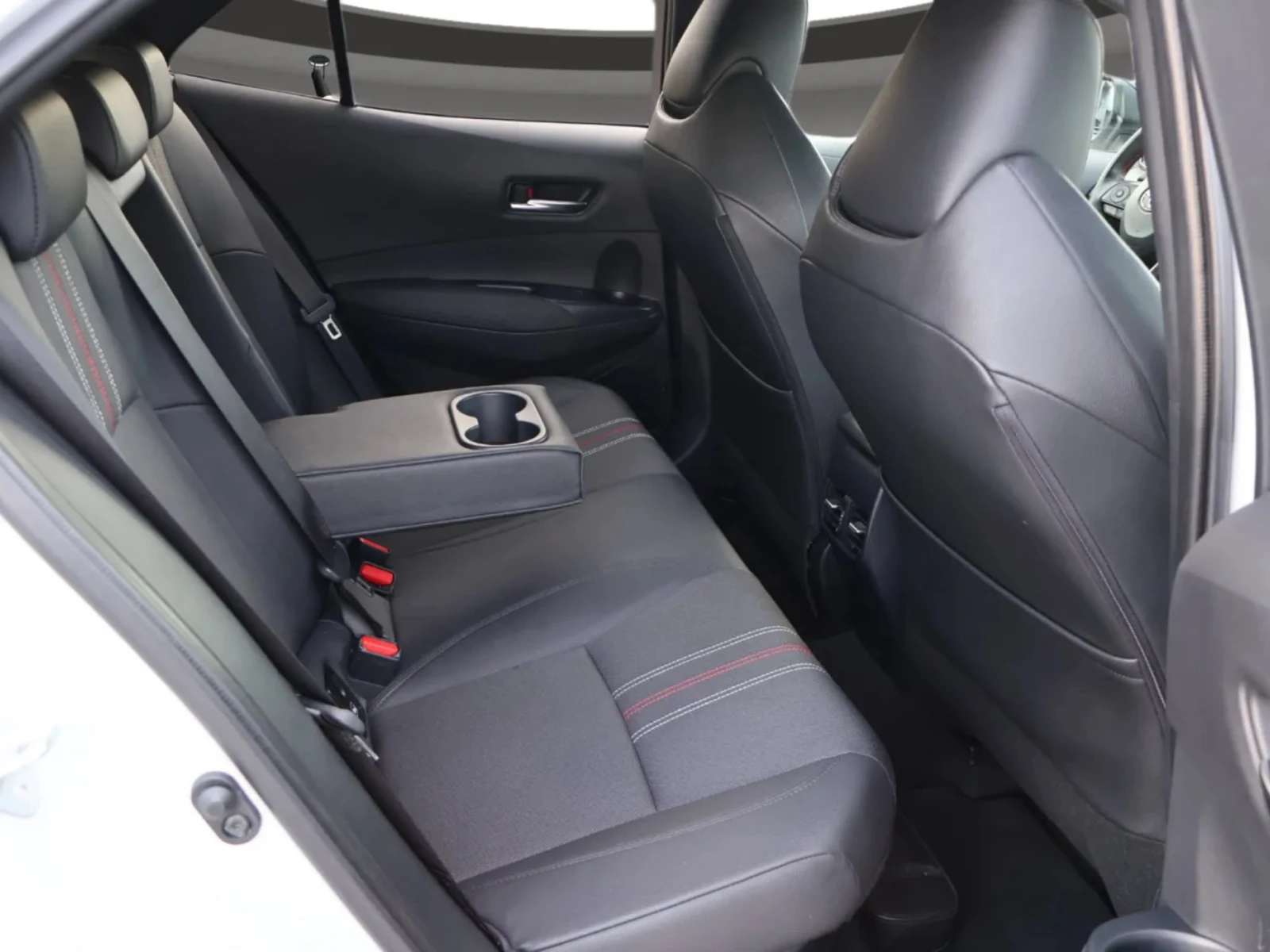 Toyota Corolla GR SPORT/НАПЪЛНО ОБСЛУЖЕНА СЪС ЗАВЕРЕНА ГАРАНЦИЯ/, снимка 16 - Автомобили и джипове - 55871955