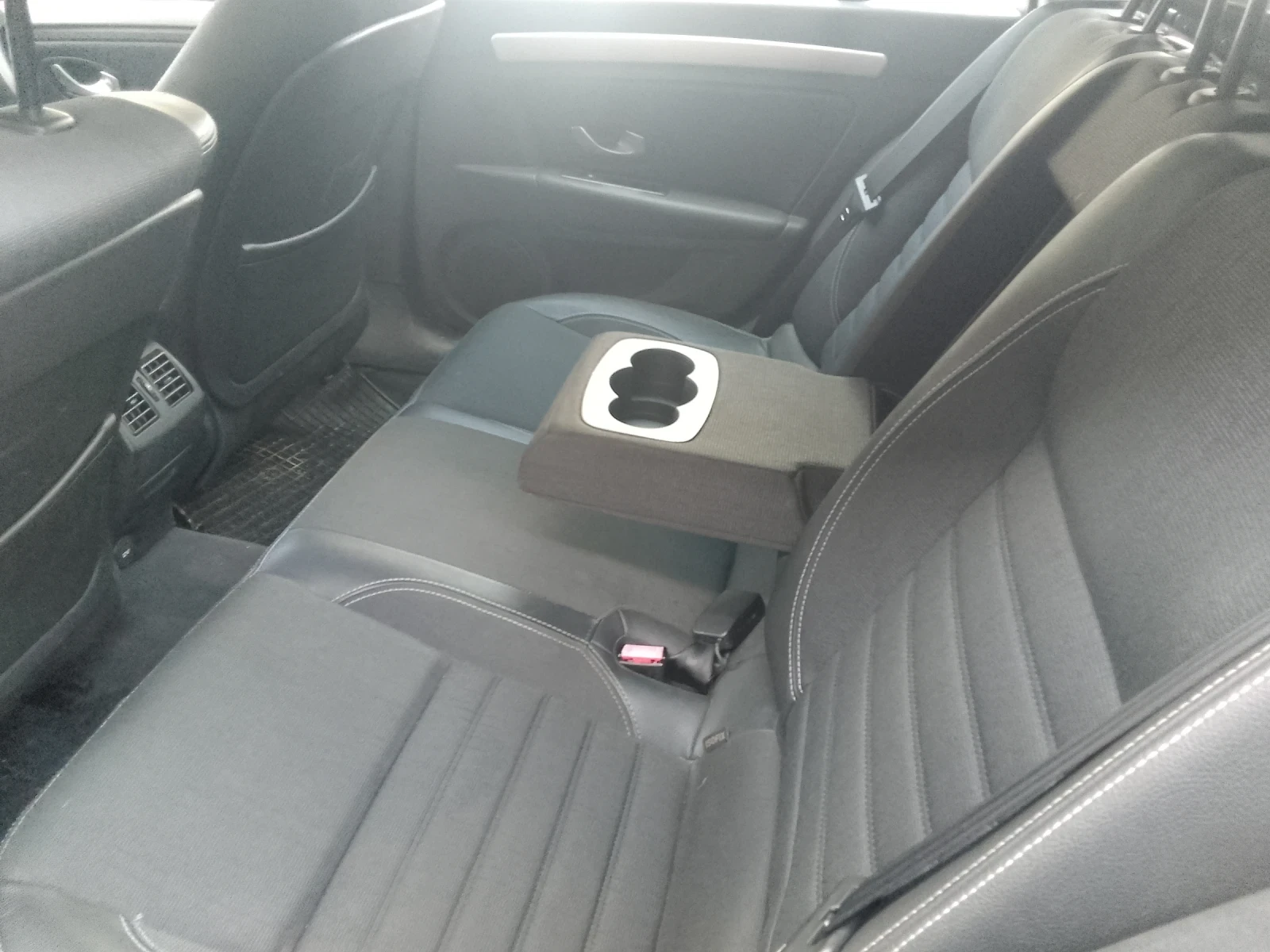 Renault Laguna 3, снимка 6 - Автомобили и джипове - 55875802