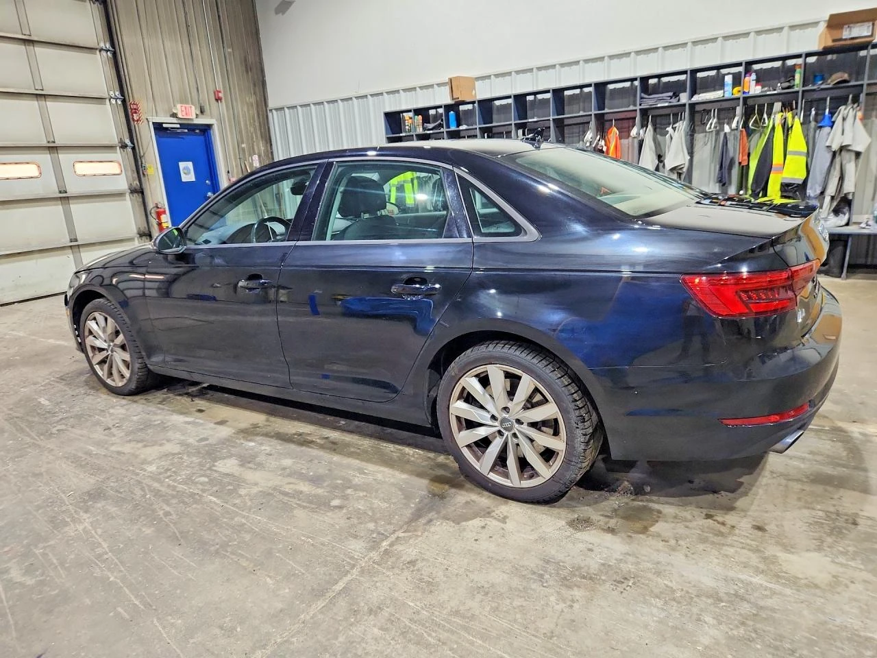 Audi A4 2.0l Premium, снимка 2 - Автомобили и джипове - 56084126