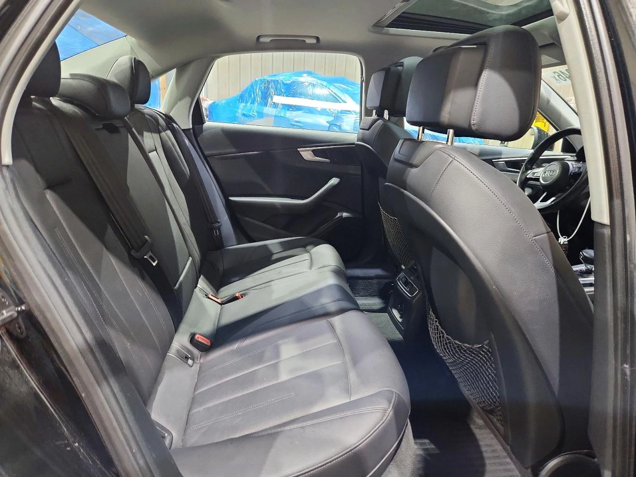 Audi A4 2.0l Premium, снимка 10 - Автомобили и джипове - 56084126