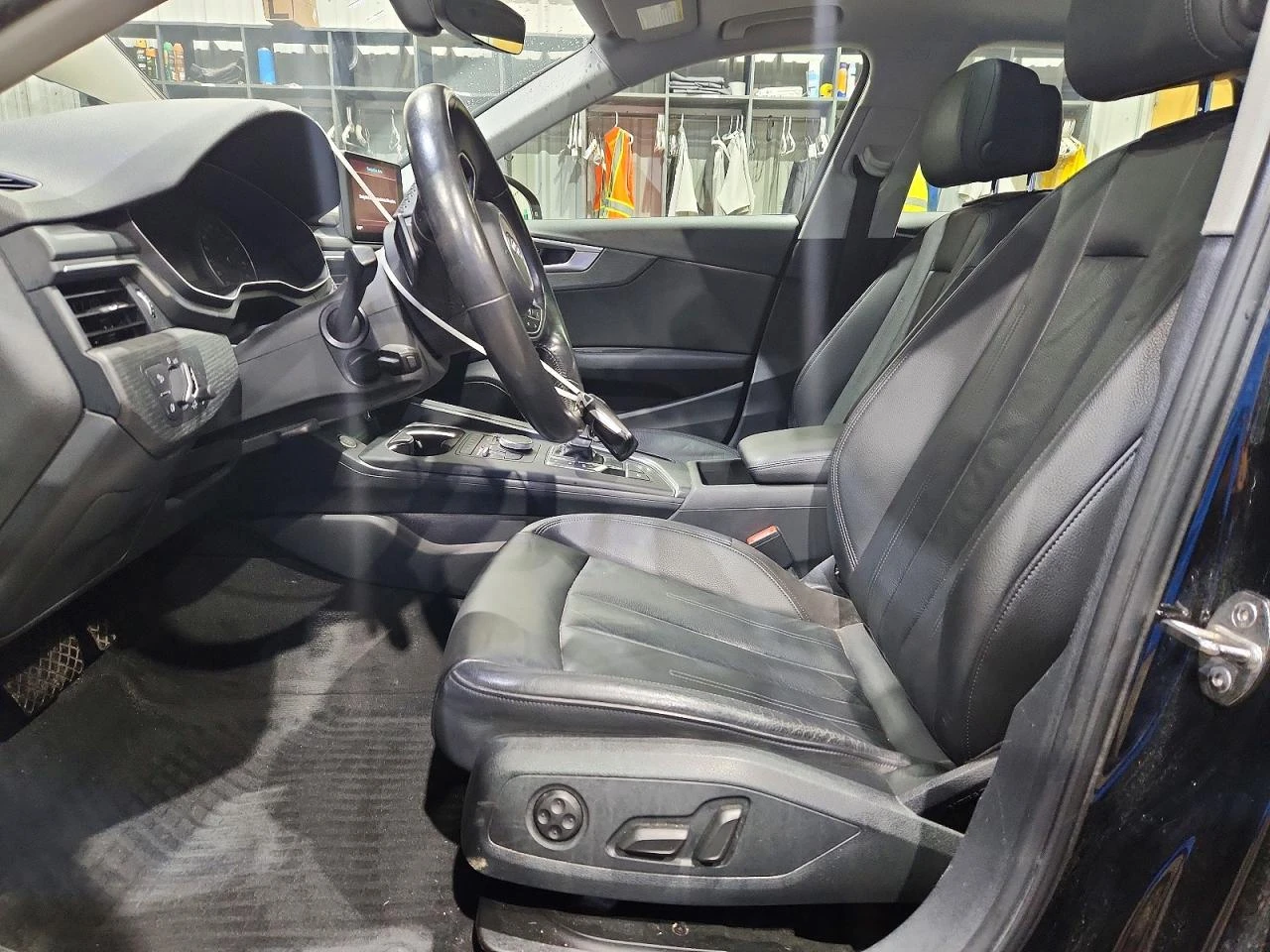 Audi A4 2.0l Premium, снимка 7 - Автомобили и джипове - 56084126