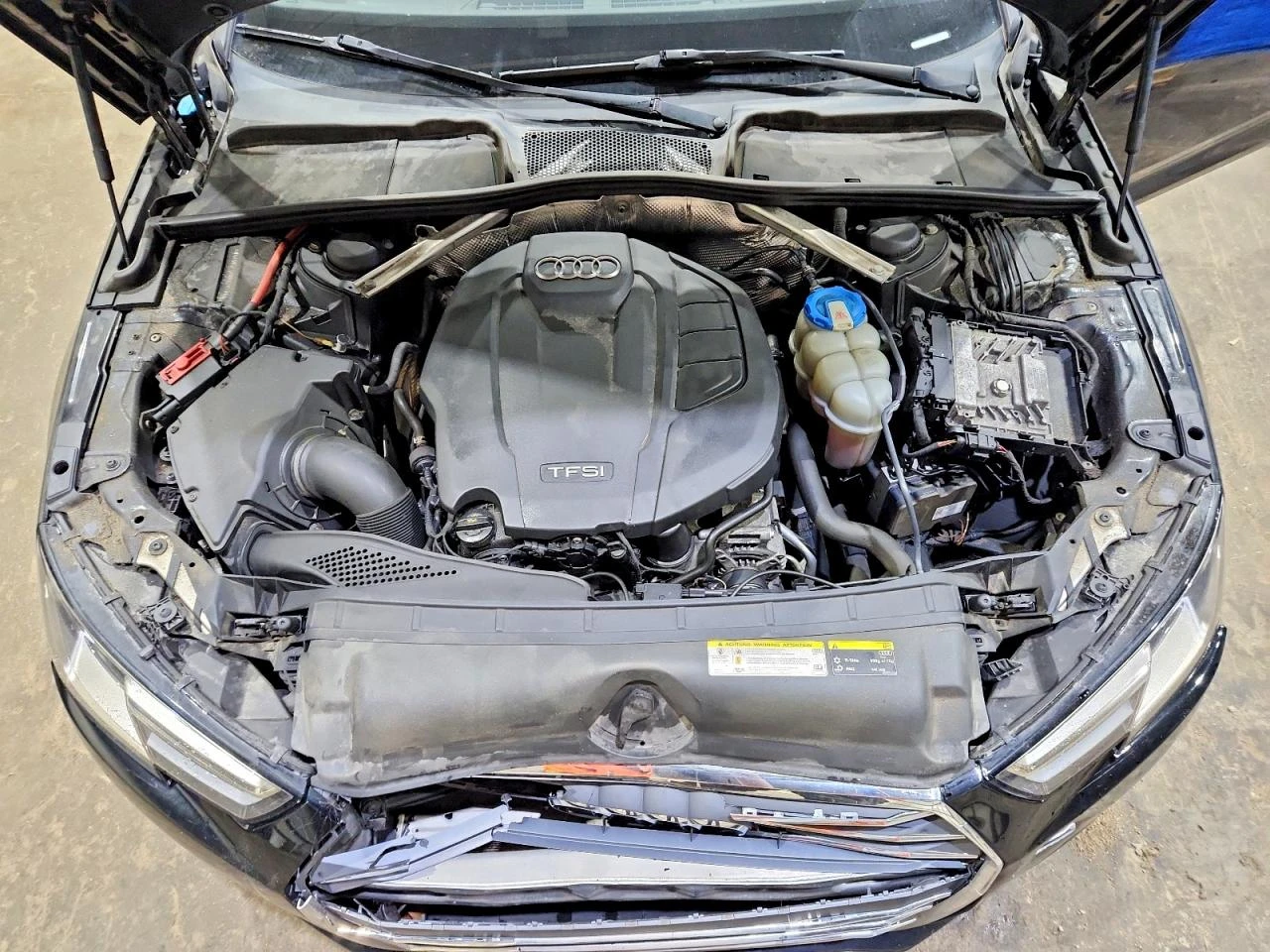 Audi A4 2.0l Premium, снимка 11 - Автомобили и джипове - 56084126