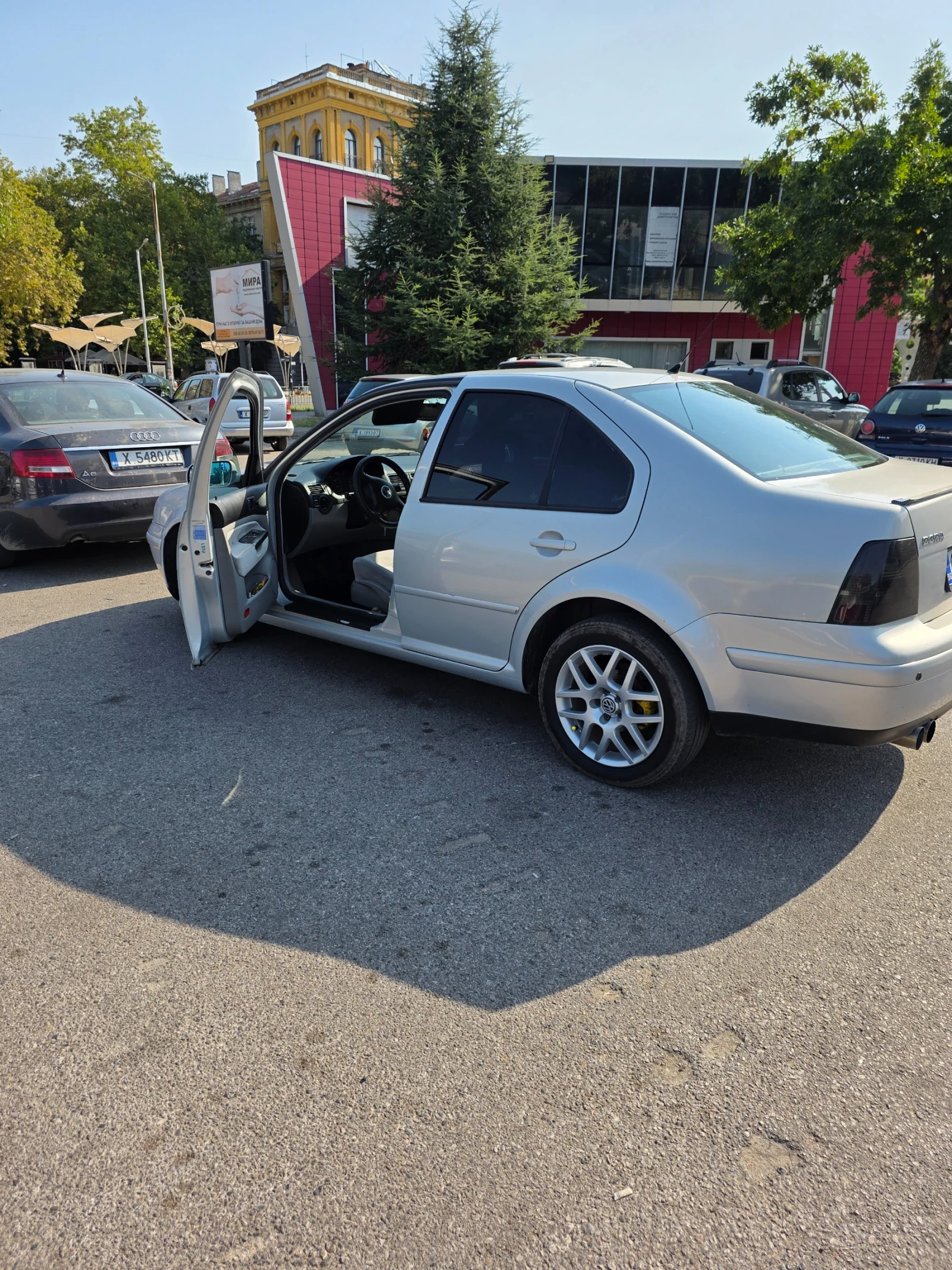 VW Bora, снимка 8 - Автомобили и джипове - 56247399