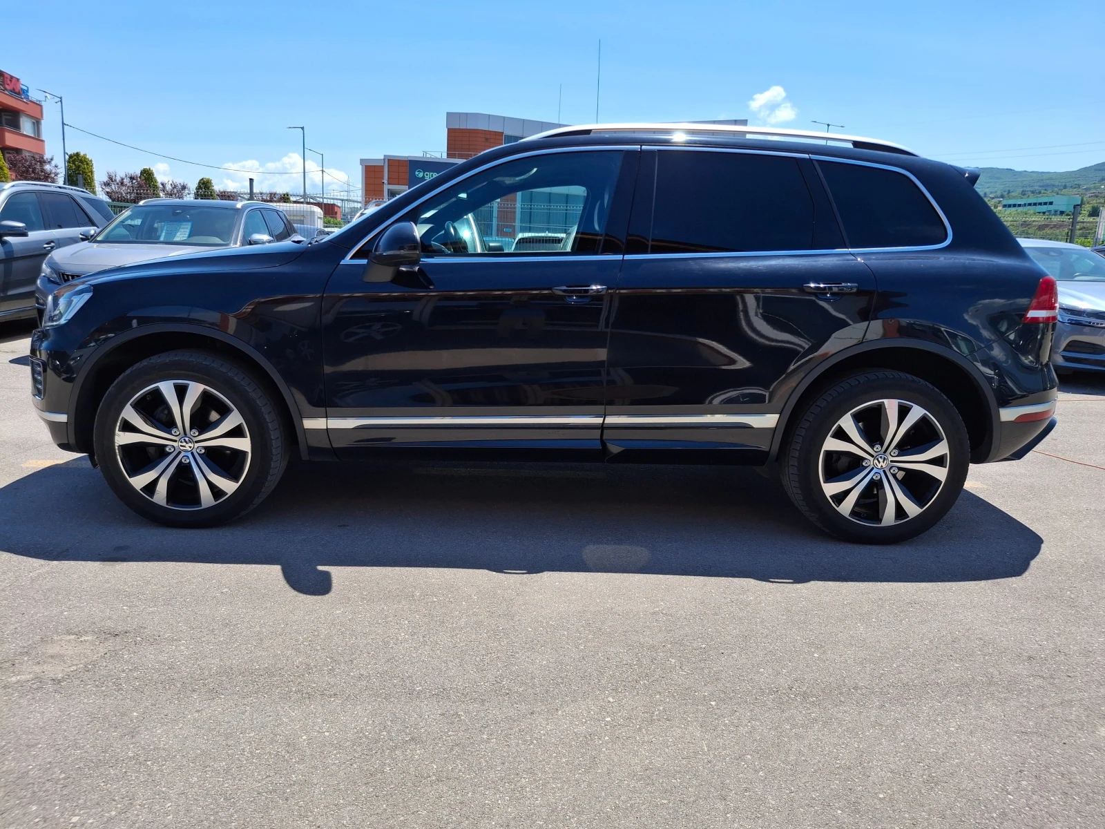 VW Touareg R-Line* V6-3.0 TDI-262 к.с.* FULL EXTRI* FACELIFT - изображение 4