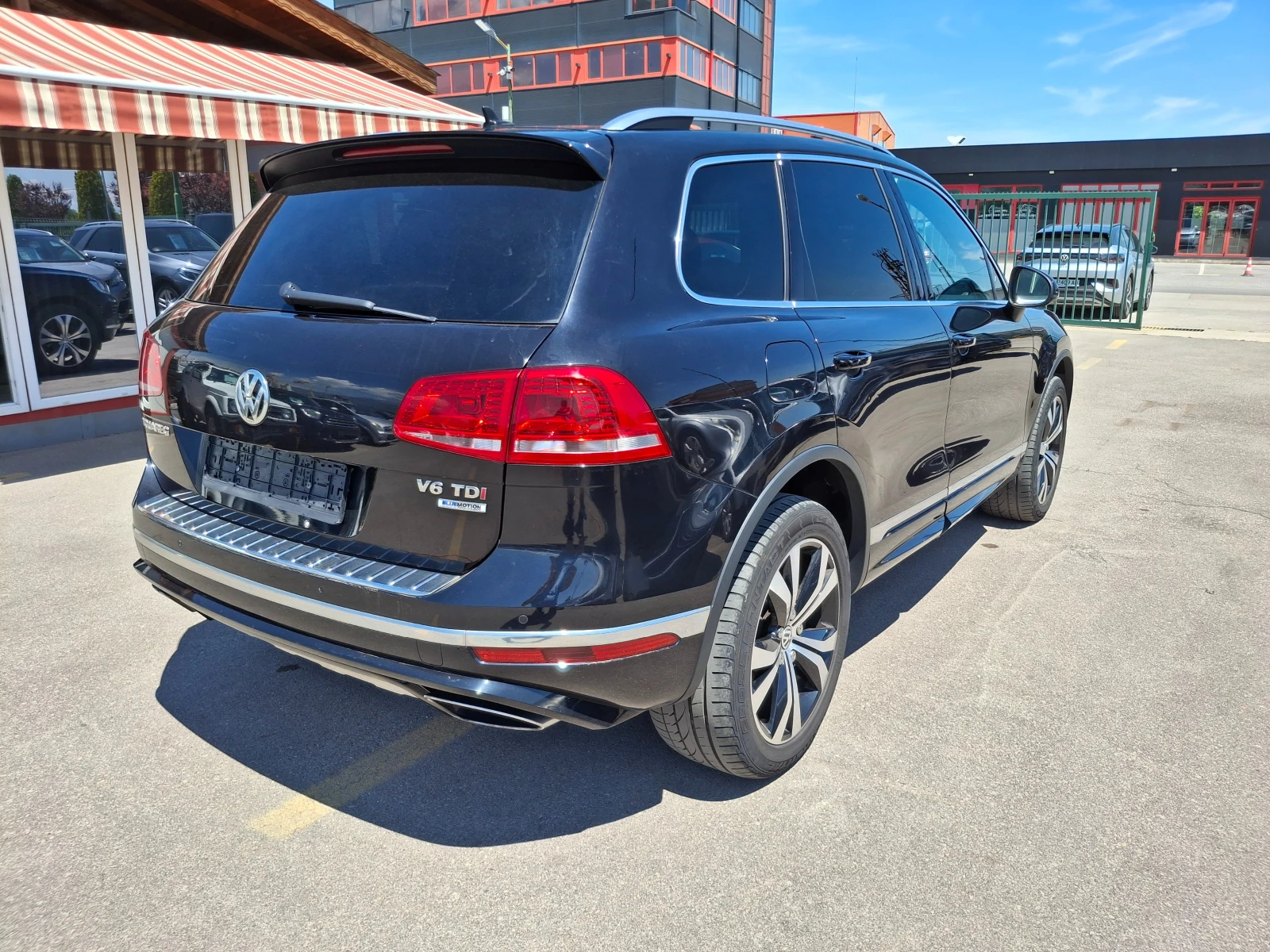 VW Touareg R-Line* V6-3.0 TDI-262 к.с.* FULL EXTRI* FACELIFT - изображение 6