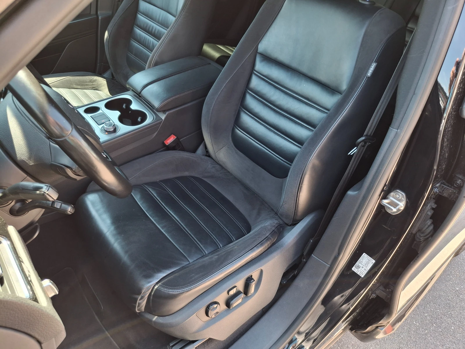 VW Touareg R-Line* V6-3.0 TDI-262 к.с.* FULL EXTRI* FACELIFT - изображение 8