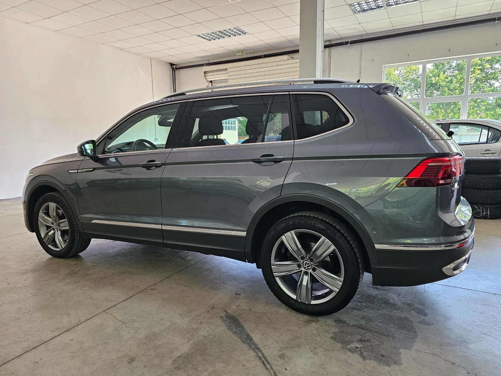 VW Tiguan Allspace Elegance 4Motion 2.0TDI 200PS - изображение 6