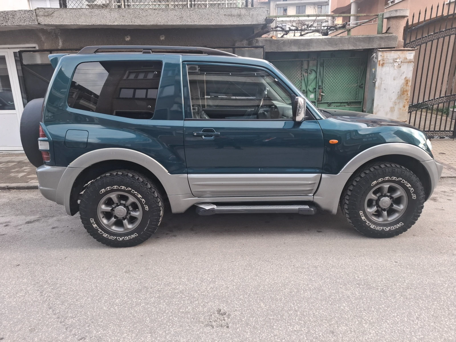 Mitsubishi Pajero 3.2 - изображение 3