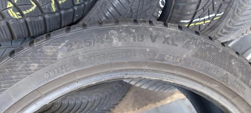 Гуми Зимни 225/45R18, снимка 6 - Гуми и джанти - 30922843