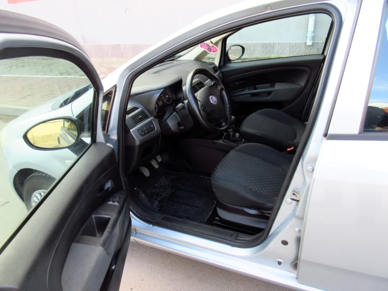 Fiat Punto Grande 1.2i, снимка 9 - Автомобили и джипове - 49252620