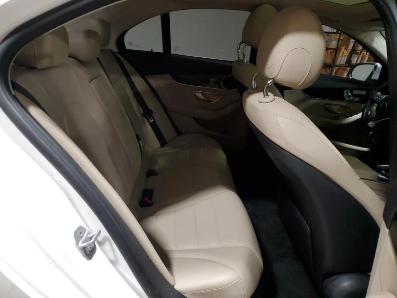 Mercedes-Benz C 300 2.0 Turbo / AMG пакет / 4MATIC / Кожа / Панорама /, снимка 10 - Автомобили и джипове - 52006997