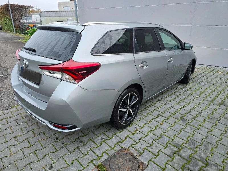 Toyota Auris, снимка 3 - Автомобили и джипове - 52434556