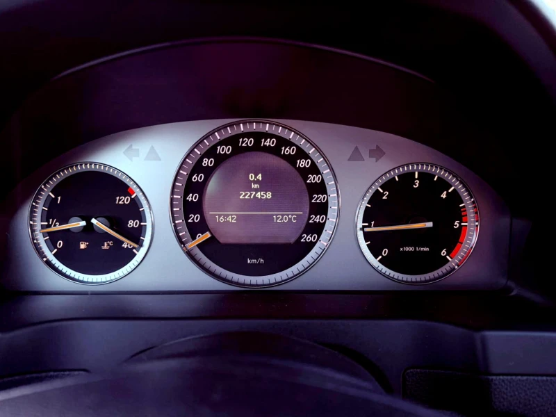 Mercedes-Benz C 200 CDI OM646 СОБСТВЕН ЛИЗИНГ, снимка 17 - Автомобили и джипове - 52698398