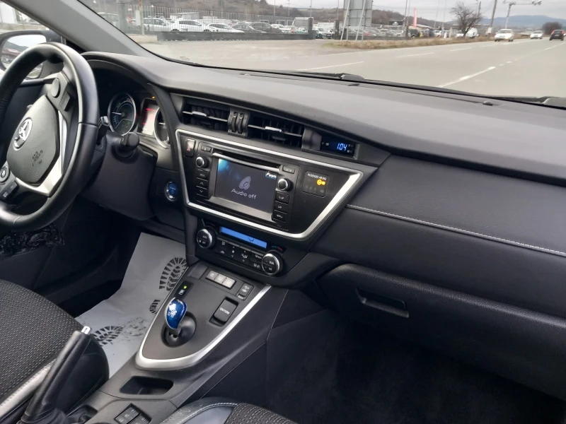 Toyota Auris 1.8 hybrid , снимка 8 - Автомобили и джипове - 53432624
