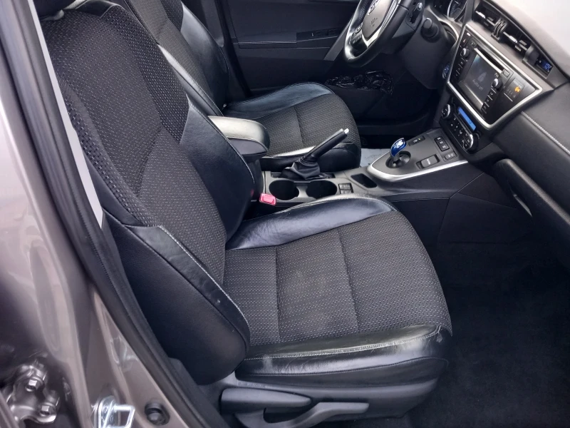 Toyota Auris 1.8 hybrid , снимка 7 - Автомобили и джипове - 53432624