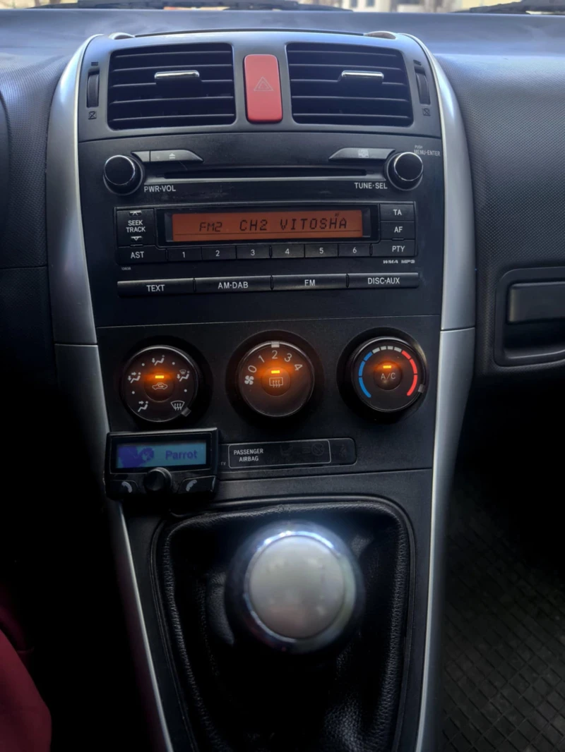 Toyota Auris D4D, снимка 9 - Автомобили и джипове - 53528272