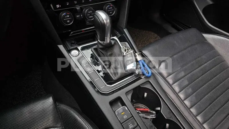 VW Passat 2.0TDI| HEAD-UP| ОБДУХВАНЕ| DISTRONIC| ВКЛ. ТЕХНОТ, снимка 13 - Автомобили и джипове - 54568176