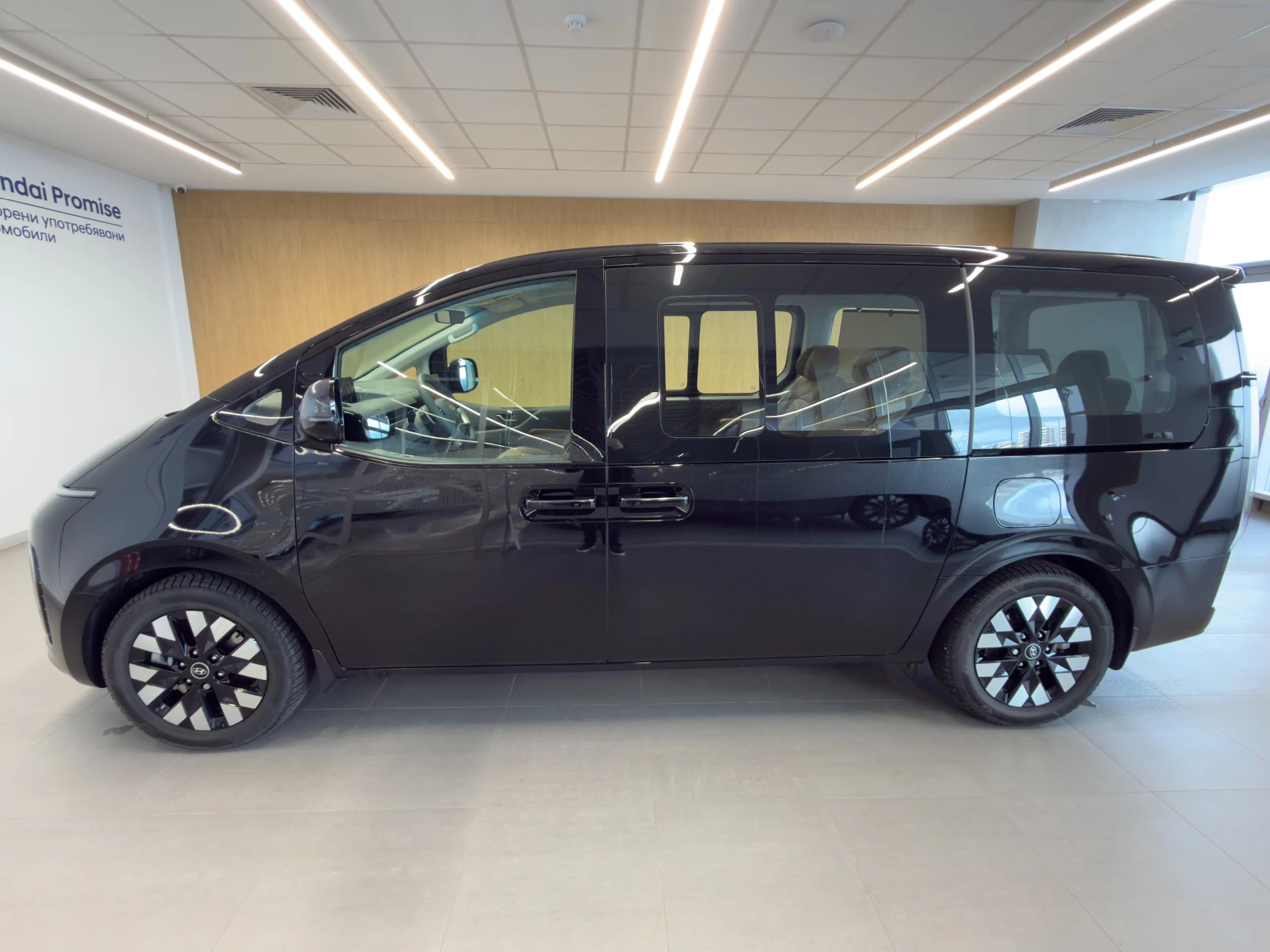Hyundai Staria LUXURY Hybrid - изображение 2
