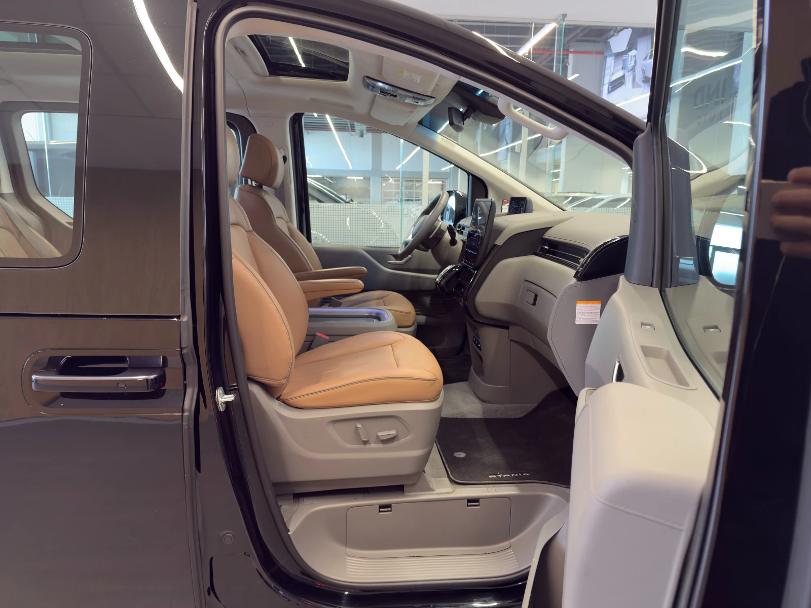 Hyundai Staria LUXURY Hybrid | Mobile.bg � ����������� 14