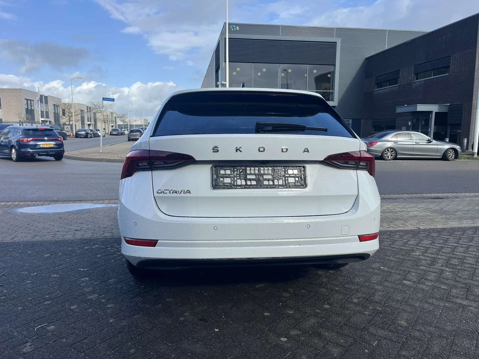 Skoda Octavia 2.0 TDI DSG DIGITAL, FULL LED, Панорама, Камера, снимка 6 - Автомобили и джипове - 54008005