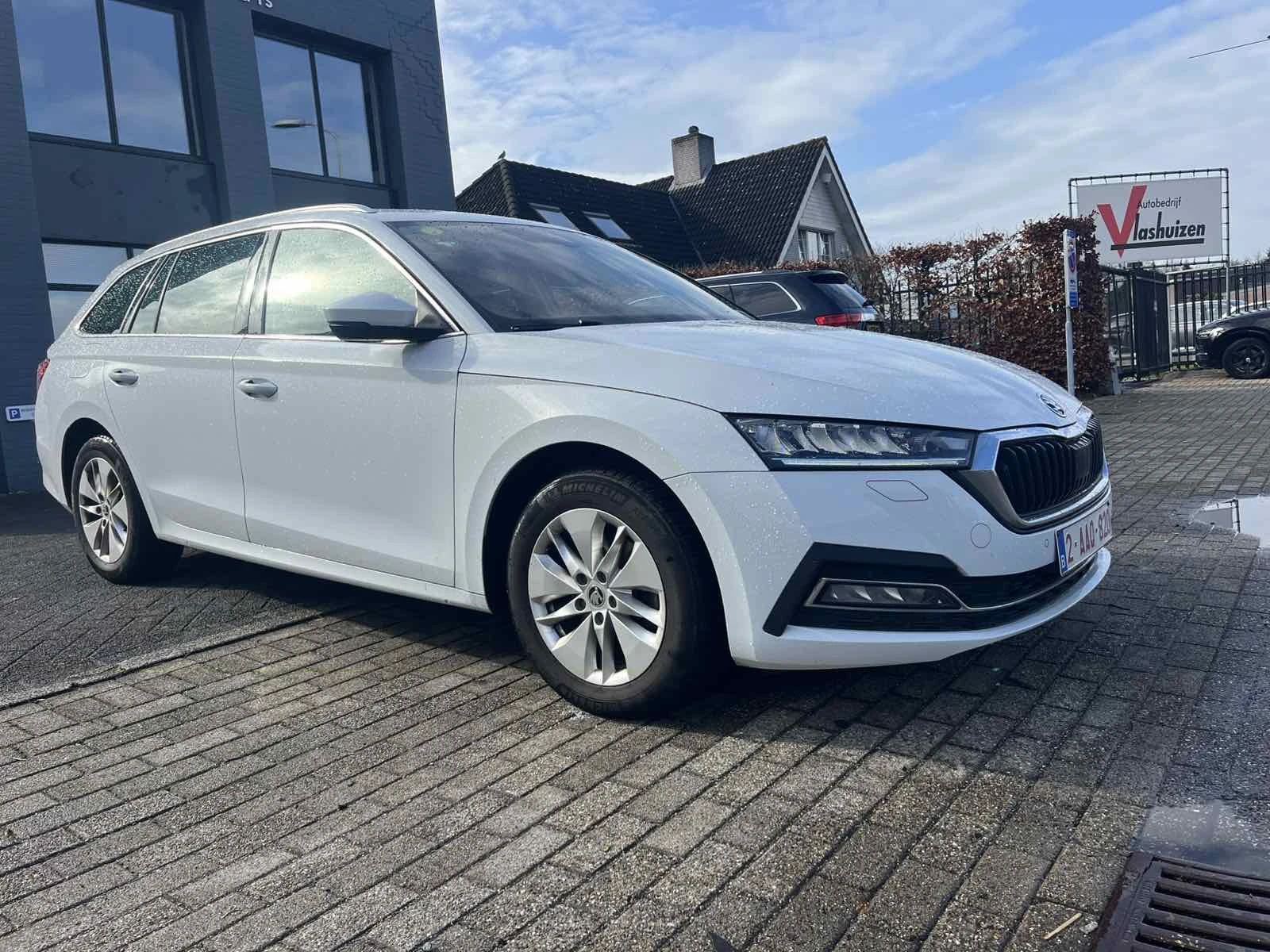 Skoda Octavia 2.0 TDI DSG DIGITAL, FULL LED, Панорама, Камера, снимка 2 - Автомобили и джипове - 54008005