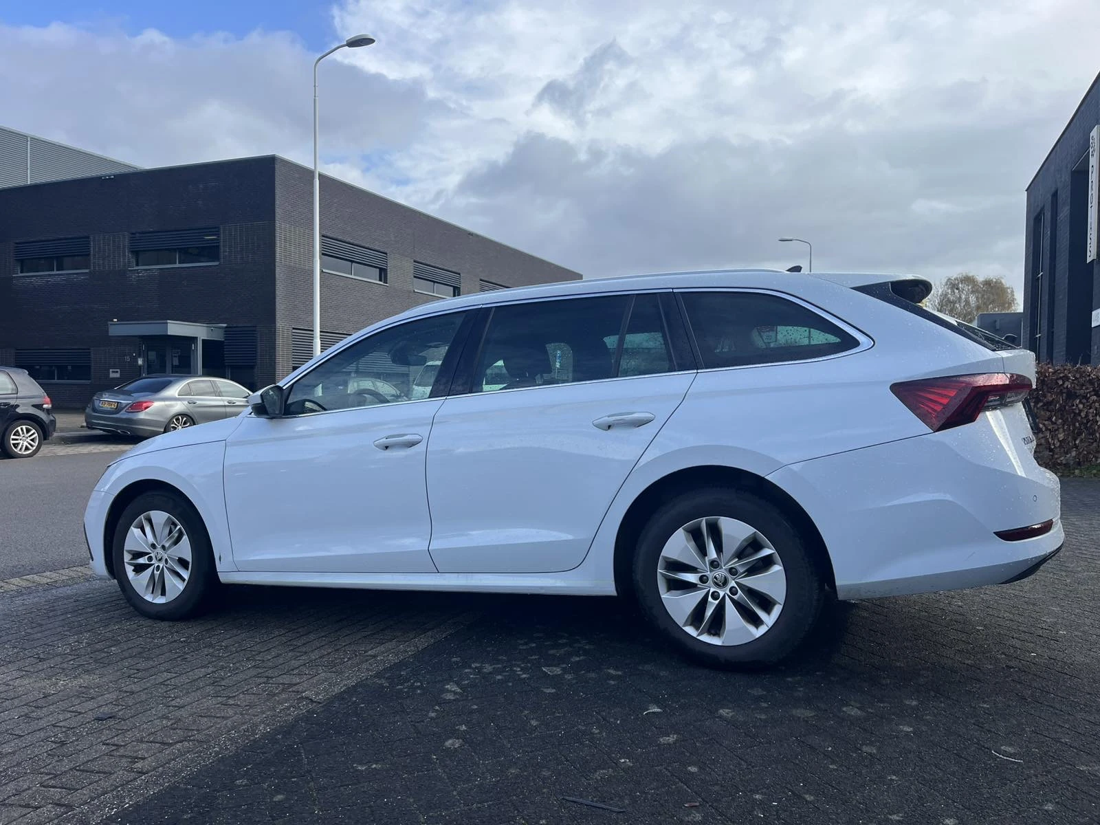 Skoda Octavia 2.0 TDI DSG DIGITAL, FULL LED, Панорама, Камера, снимка 7 - Автомобили и джипове - 54008005