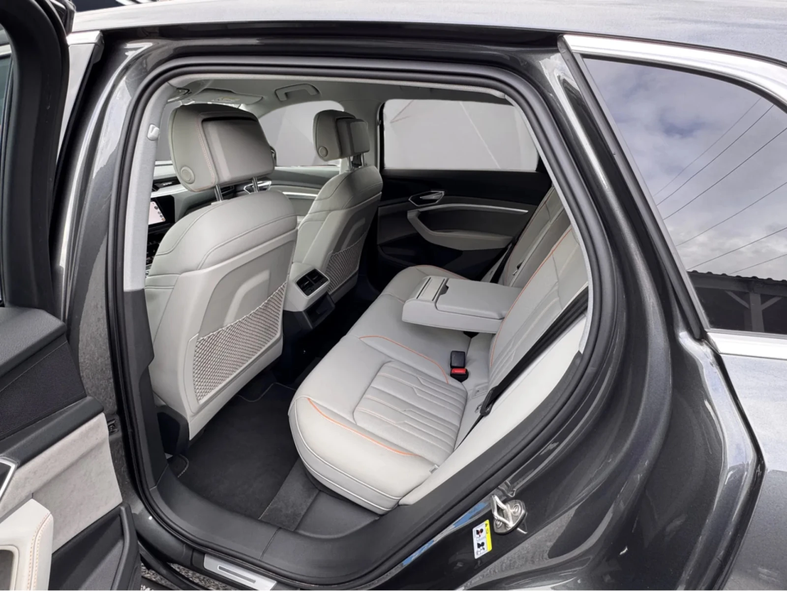 Audi E-Tron 55 S-LINE QUATTRO 95KWH HEAD-UP 408КС. , снимка 14 - Автомобили и джипове - 54076269