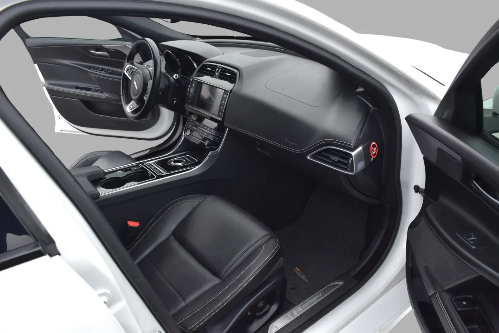 Jaguar XE R-Sport AWD, снимка 11 - Автомобили и джипове - 54098459