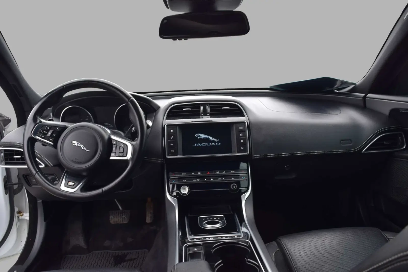 Jaguar XE R-Sport AWD, снимка 7 - Автомобили и джипове - 54098459