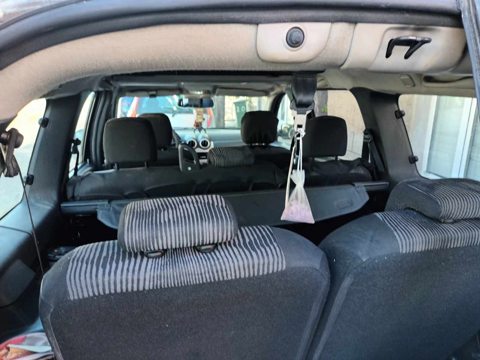 Dacia Logan, снимка 17 - Автомобили и джипове - 54455889