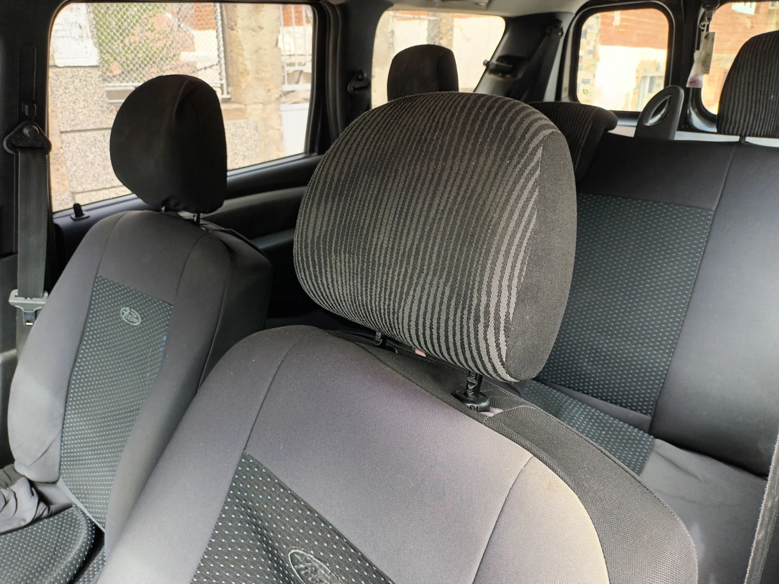Dacia Logan, снимка 6 - Автомобили и джипове - 54455889