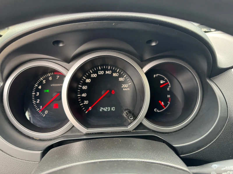 Suzuki Grand vitara 2.0 Бензин, снимка 9 - Автомобили и джипове - 52279125