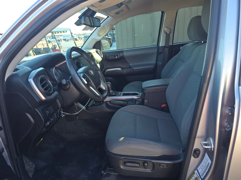 Toyota Tacoma SR5* Crew Cab* Medium Bed* , снимка 8 - Автомобили и джипове - 52498290