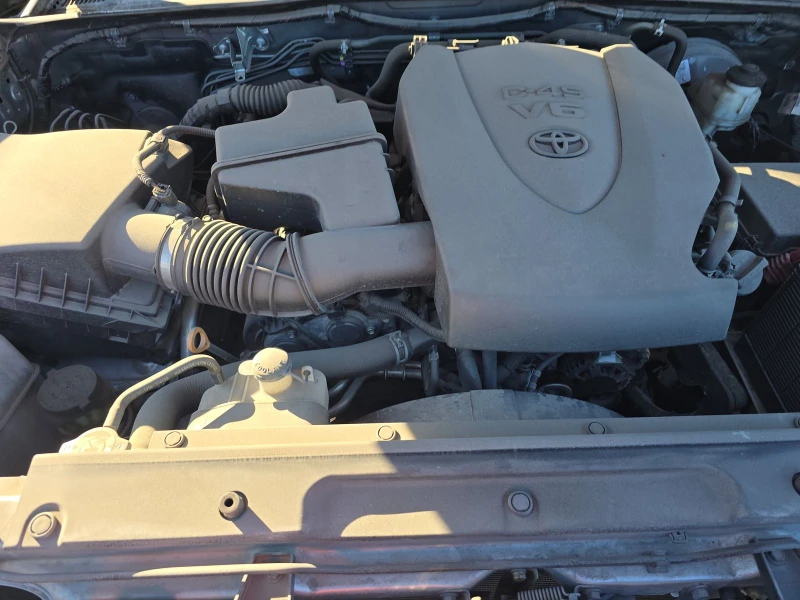 Toyota Tacoma SR5* Crew Cab* Medium Bed* , снимка 10 - Автомобили и джипове - 52498290