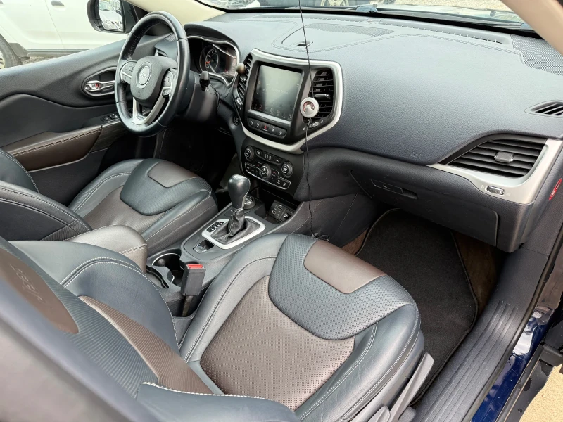 Jeep Cherokee 4x4* ГАЗ* Подгрев* Обдухв* КАМЕРА* DISTR* ПАНО* FU, снимка 15 - Автомобили и джипове - 53427288