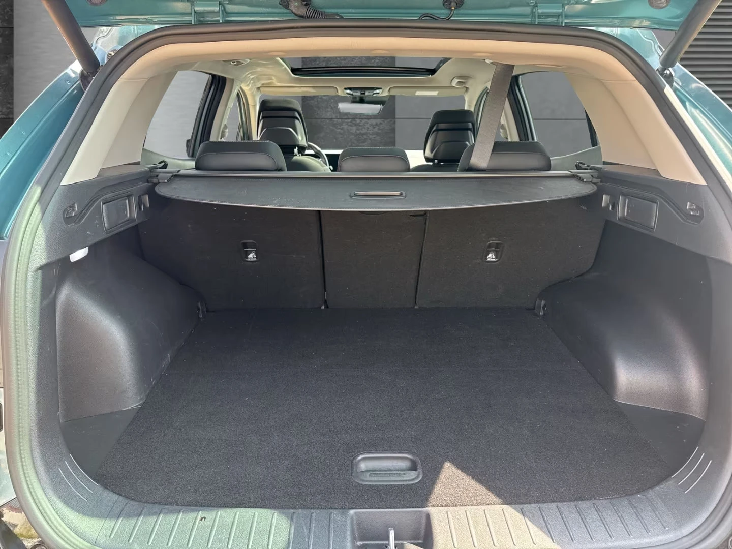 Kia Sportage 1.6HEV/215HP/SPIRIT/PANO/360/NAVI/LED/ACC/705v - изображение 5