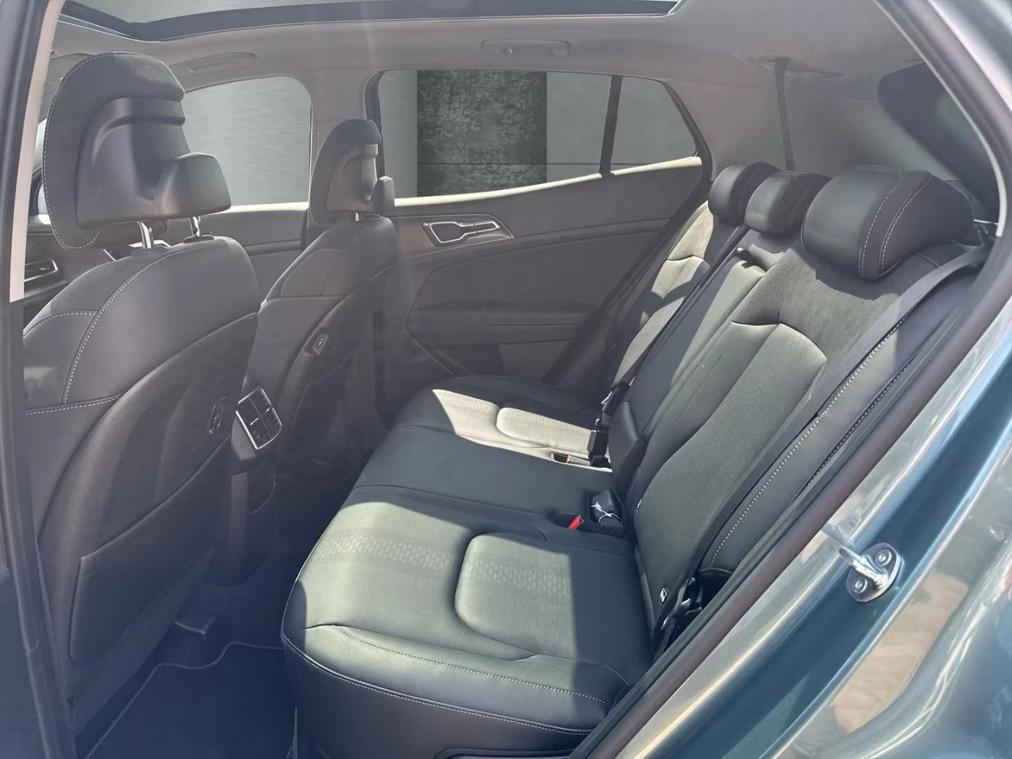Kia Sportage 1.6HEV/215HP/SPIRIT/PANO/360/NAVI/LED/ACC/705v - изображение 10